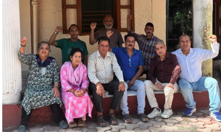 धरने में पहुँचे टिहरी के पूर्व नगर पालिका अध्यक्ष